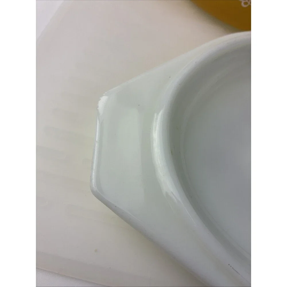 PYREX Butterfly Gold 043 1.5 Qt Oval Casserole w/ Lid & Cradle Vintage 70s